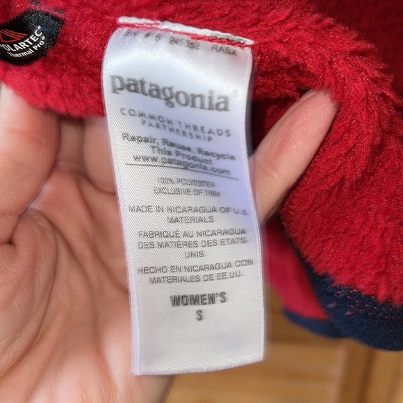 Patagonia re tool size small red and navy EUC - Picture 6 of 7